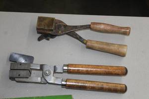 lot 1075A image: Lot of (2) Molds