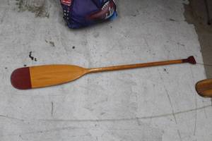 lot 1082 image: Wood Oar 60