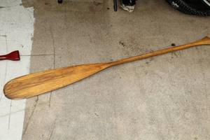 lot 1083 image: Wood Oar 60