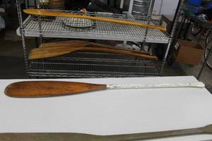 lot 1086 image: Wood Oar 56