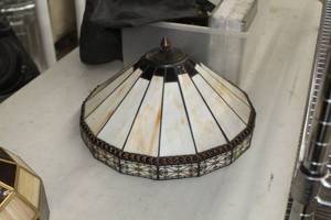 lot 1090 image: Glass Lamp Shade