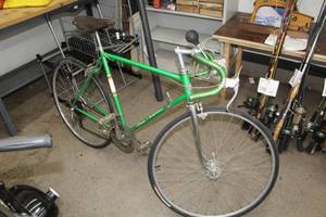 lot 1123 image: Schwinn Sierra 24 Mens 10-speed Street Bike 23 Green Frame