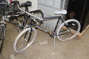 lot 1126 image: Diamond Back Topanga 22 Mens 10-speed Street Bike 22 Black Frame