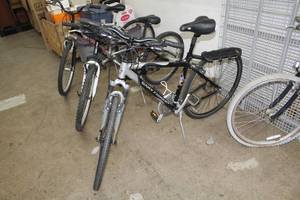 lot 1127 image: ZeBrand Gary Fisher 26 Mens 10-speed Trail Bike 20 Black Frame