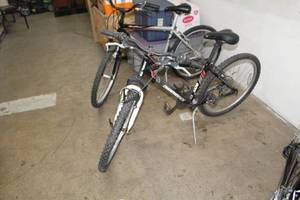 lot 1128 image: Diamond Back Outlook 22 Mens 10-speed Trail Bike 18 Black Frame