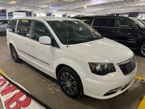 2014 Chrysler Town & Country S