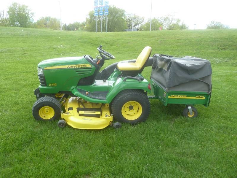 John Deere X720 Lawn Tractor