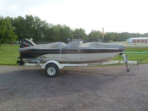 1997 Crestliner 1750 Fish Hawk