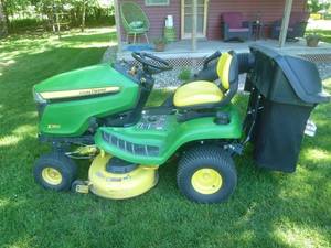 John Deere X 350 Lawn Tractor