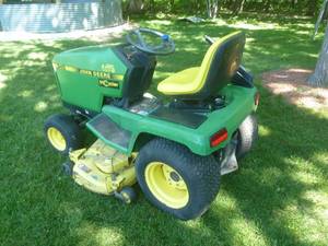John Deere 245 Lawn Tractor