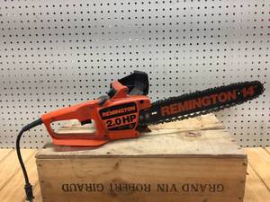 lot 21 image: Remington 2 HP Electric Chainsaw