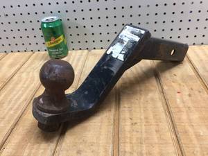 lot 49 image: Reese 2 516 Ball Receiver Hitch