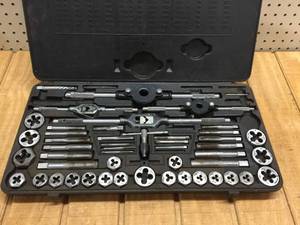 lot 53 image: Craftsman Tap & Die Set