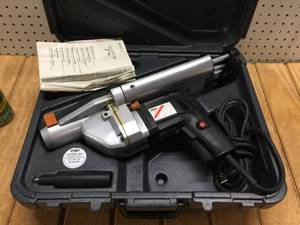 lot 58 image: Essex Betagun Windshield Goop Applicator