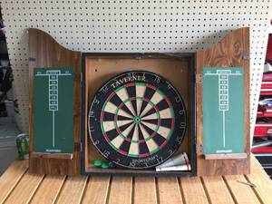 lot 81 image: Cheers - Sportcaft Dartboard
