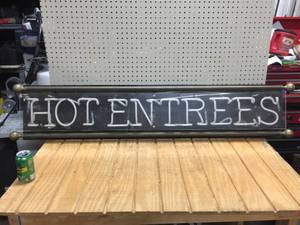 lot 82 image: Neon Look Hot Entrees Sign