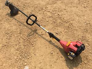lot 11 image: Homelite 26cc Weed Whip