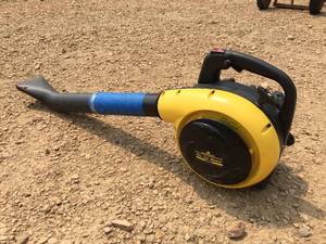 lot 12 image: McCulloch M32EM Gas Powered Blower