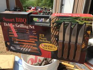 lot 86 image: Smart BBQ Deluxe Grilling Set