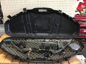 lot 91 image: PSE Nova Compound Bow With Case