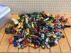 lot 92 image: Large Group Hotwheels & Matchbox