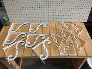 lot 98 image: Metal Shelf Brackets