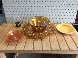 lot 101 image: Vintage Carnival Glass - Punch Bowl - Fiesta