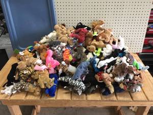 lot 93 image: Tote Full of Beanie Babies
