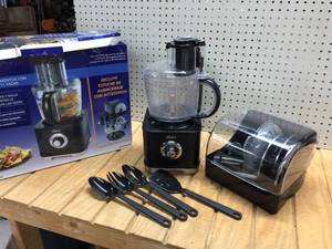 lot 106 image: Oster 11 Cup Wide Mouth Food Processor