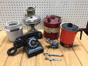 lot 108 image: Vintage Things