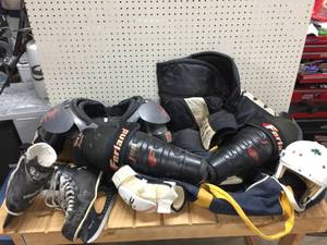 lot 110 image: Hockey Skates - Pads - Bag