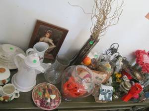 Large lot of Decor including vases,...