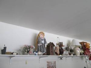 Decor lot, contents of shelf includ...