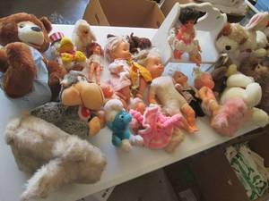 Large lot of plastic dolls, stuffed...