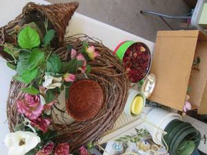 Lot of Decor includes wicker decor ...