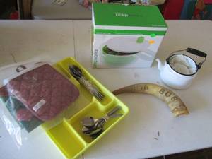 Misc kitchenware including prep wor...