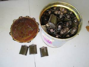 Can of several vintage military rif...