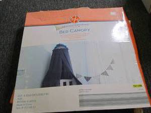 lot 107 image: 2 hunting home bed canopies ...