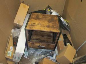 lot 178 image: palletgaylord of misc items please...