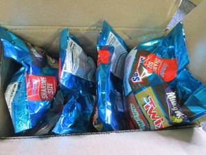 lot 184 image: 4 bags of 8.90 oz candy bars best b...