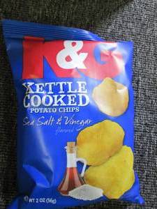 lot 194 image: 122oz bags of k&g kettle cooked po...