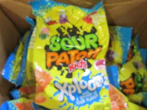 lot 260 image: 126.5oz bags of sour patch explode...