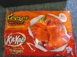 lot 274 image: 1212oz bags of resses and kit kats...