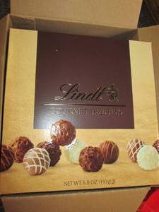 lot 315 image: 76.8 oz lindts gourmet truffles be...