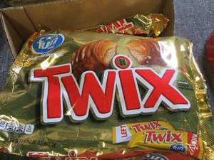 lot 317 image: 518.23oz bags of fun size twix bes...
