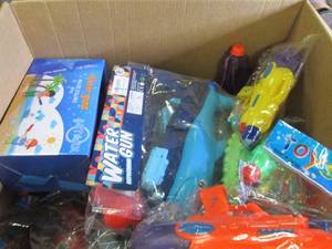 lot 338 image: box of water guns ...