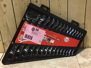 Metric Combination Ratcheting Wrench Mechanics Tool Set (15-Piece) by Milwaukee Customer Returns See Pictures