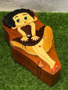 CUSTOM MADE BETTY BOOP LOCKING WOOD BOX 7 � INCH LONG