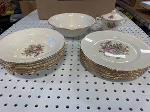 22 KARAT GOLD RIMMED HOMER LAUGHLIN DISH SET