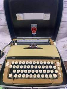 SMITH CORONA STERLING TYPEWRITER